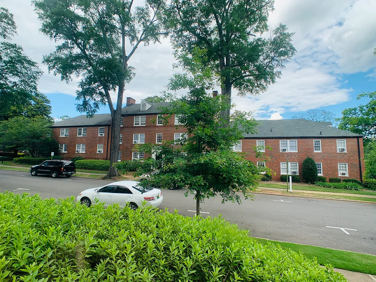 Building Photo - 2845 Thornhill Rd #123B
