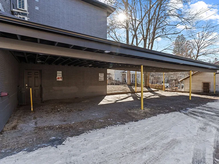 McKinnley Apartments - Luxury Studios! — Photo 17