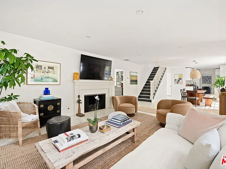 5733 Valley Oak Dr — Photo 3