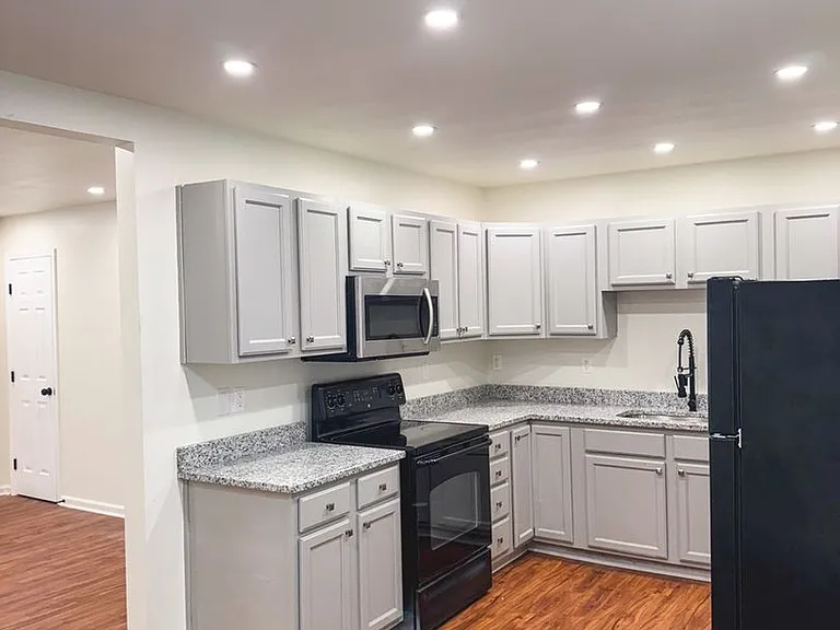 2801 Wedgefield Dr — Photo 7