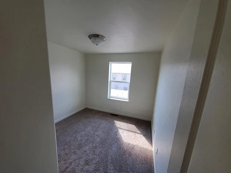 613 Zenith Ln #E — Photo 9