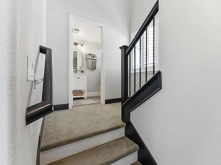 Greystone Pl — Photo 24