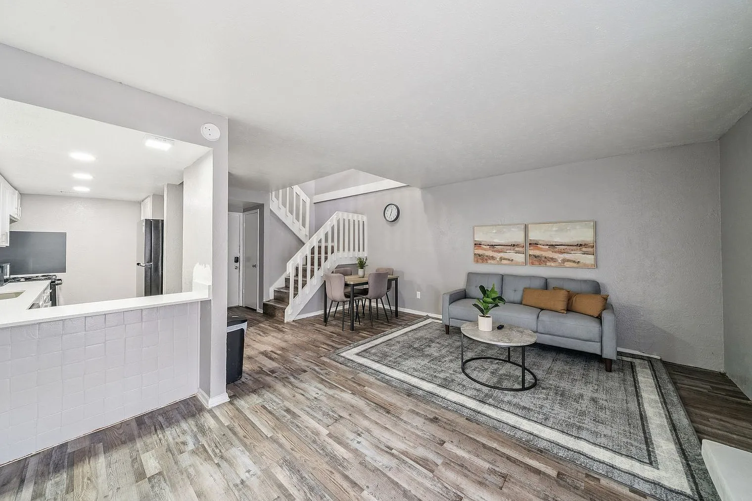 1 bed, 1.0 bath, 871 sqft, $1,528 — Photo 3