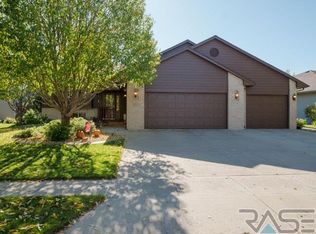3232 S Grace Ave, Sioux Falls, SD 57103