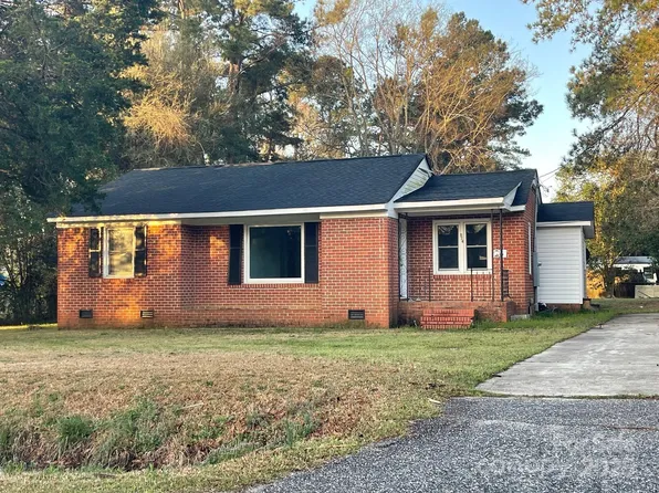 407 Dogwood Cir, Cheraw, SC 29520