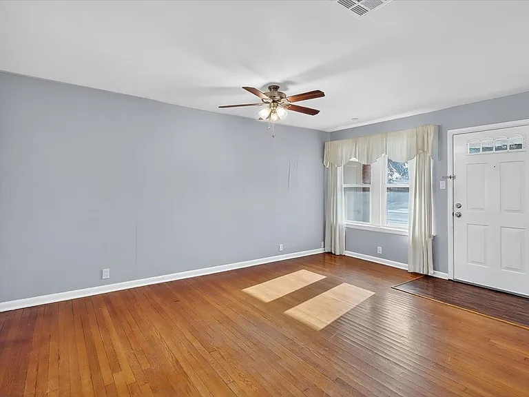 4637 Calvin Dr — Photo 3
