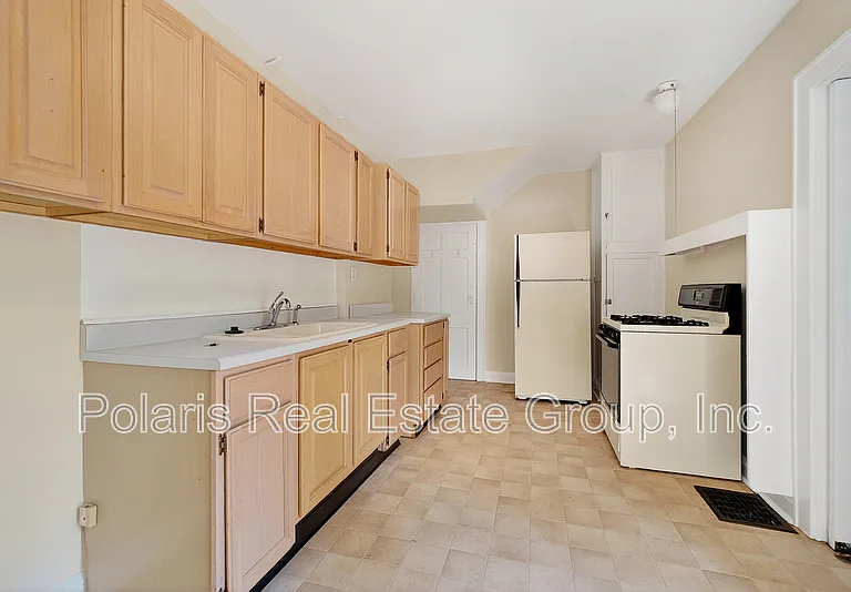 717 E 60th St — Photo 9