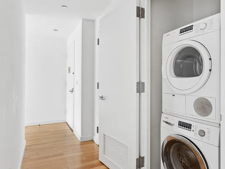 225 W 60th St #18E — Photo 10