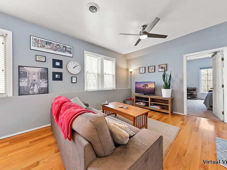 1st image of 3915 N Hermitage Ave #3