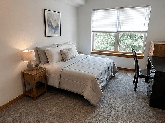 5th image of 605 W Green St #19690559