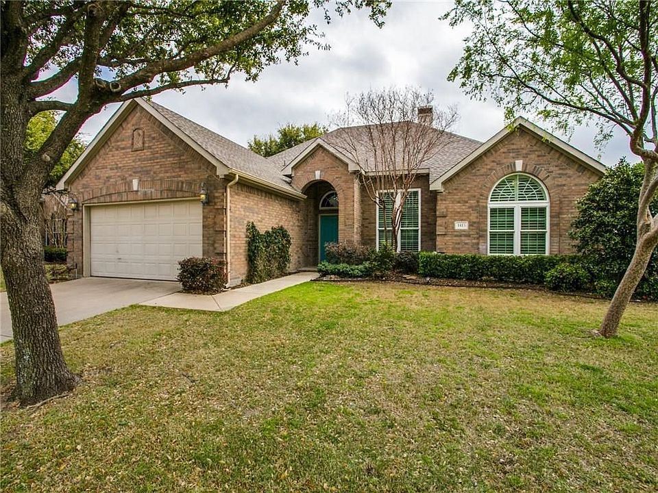 Welcome to 1413 Old Oak Trail in sought-after Stone Hill Farms!
