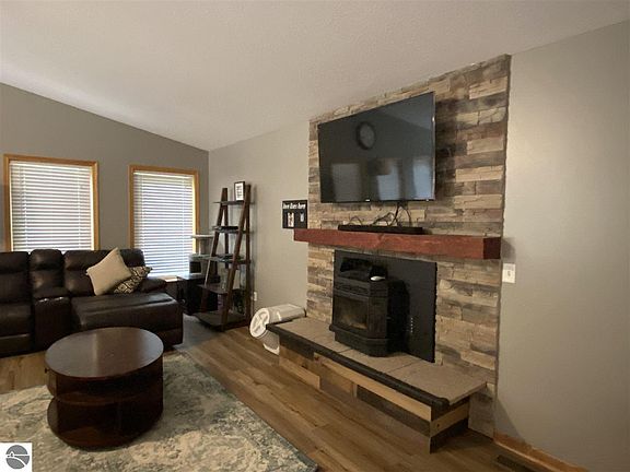 4th image of 807 Quail Dr SW