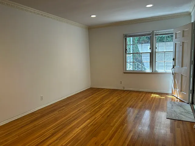 Bright and sunny living room with spectacuar hardwood floors