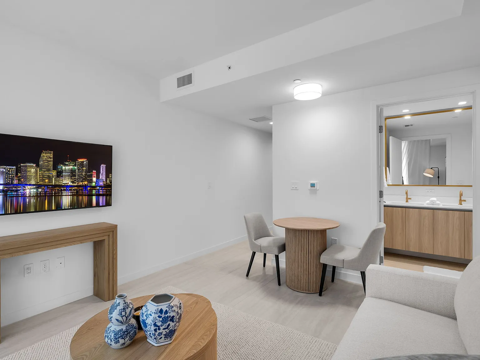 1 bed, 670 sqft, $4,100 — Photo 4