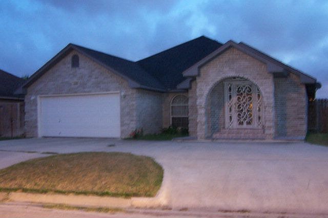 1st image of 1722 Iris Dr