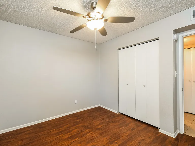 2301 E Butler St — Photo 13
