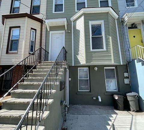 4th image of 327 Whiton St
