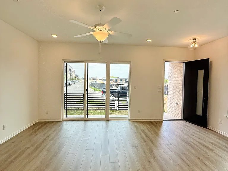 1225 Doris May Dr — Photo 5
