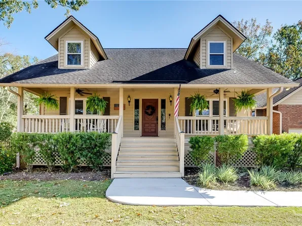 717 Sterling Road, Richmond Hill, GA 31324