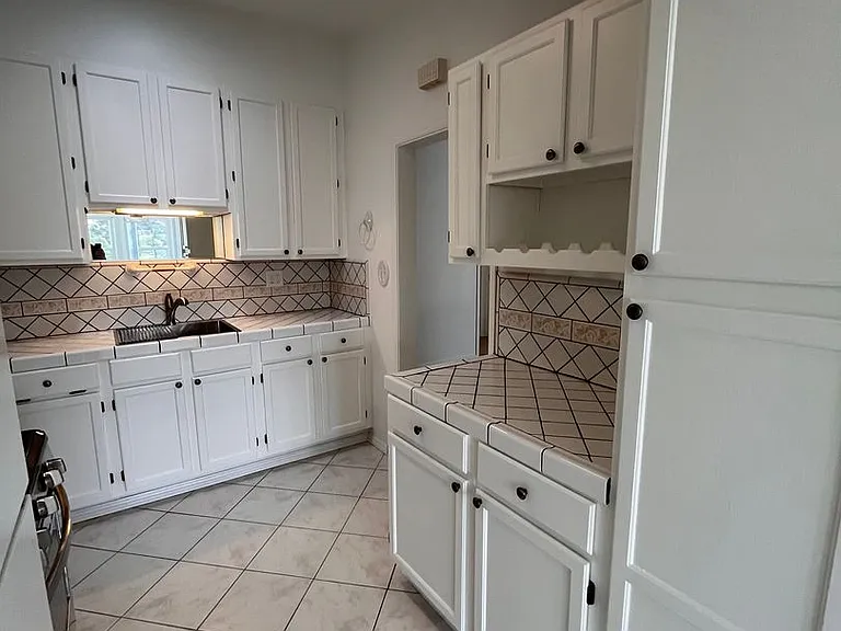 1560 Galveston St — Photo 25
