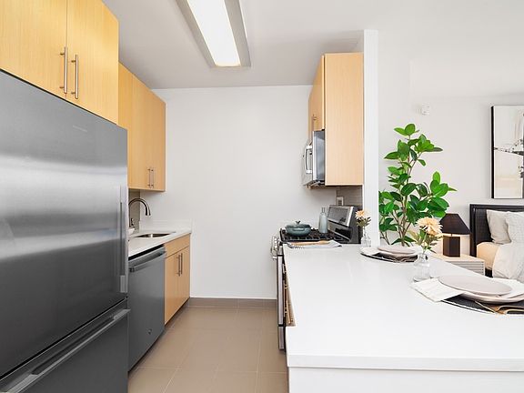 5th image of 100 Jane St APT 6D