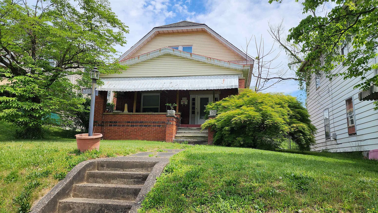 268 Norway Ave photo 1