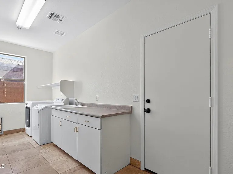 7742 E Los Gatos Dr — Photo 25