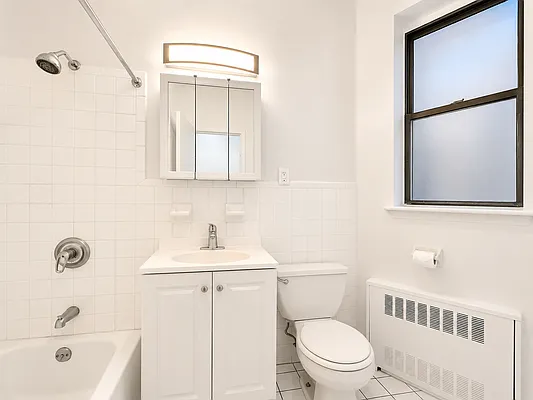 Bathroom, photo 1
