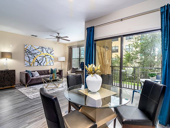 Immense Living Room - Millenia 700