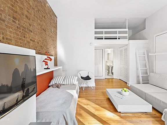 2nd image of 128 W 78th St #3R