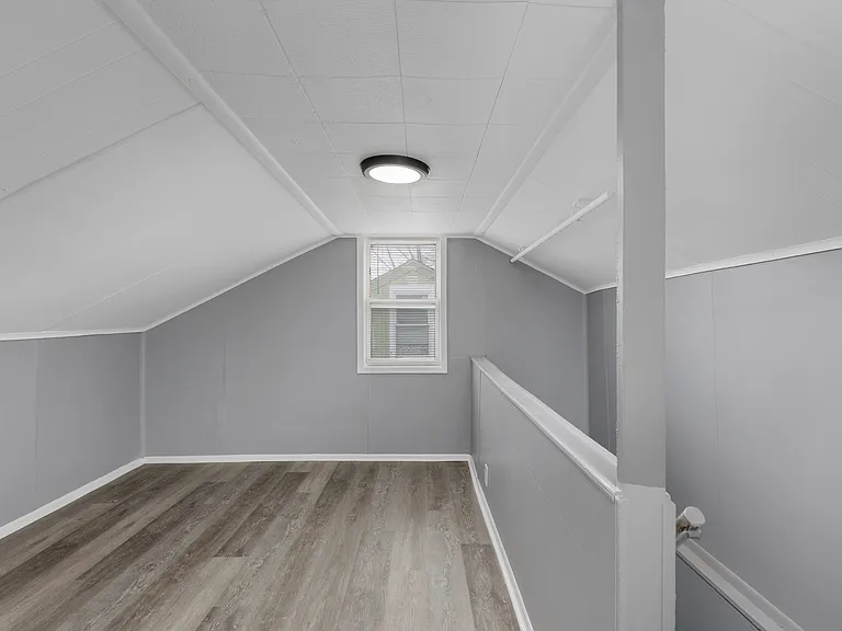 23023 Rosalind Ave — Photo 7