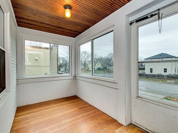 2nd image of 106 10th Ave S