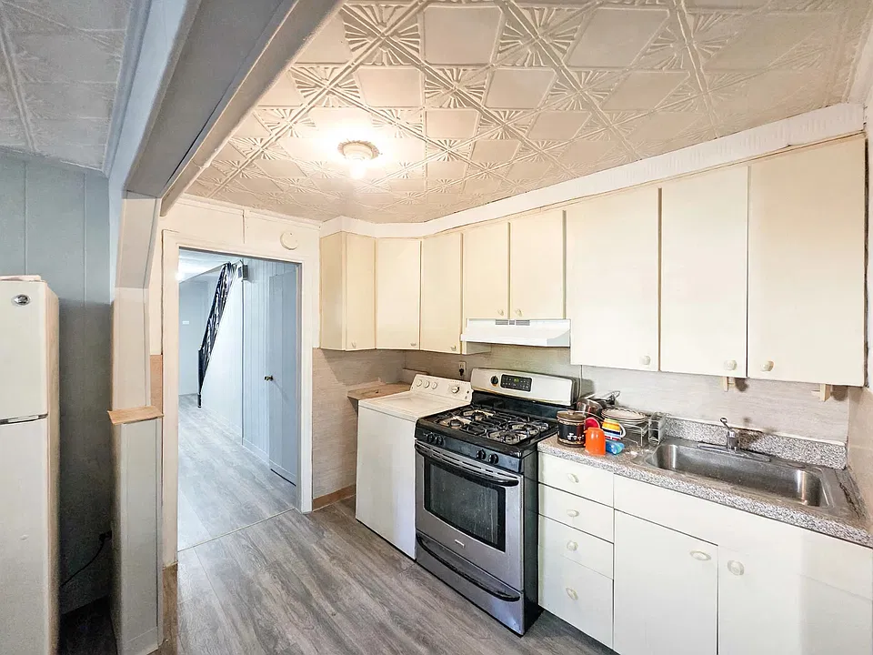 238 Bay 14th St #1