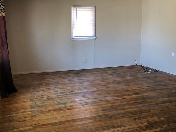 2nd image of 1018 E Brazos St