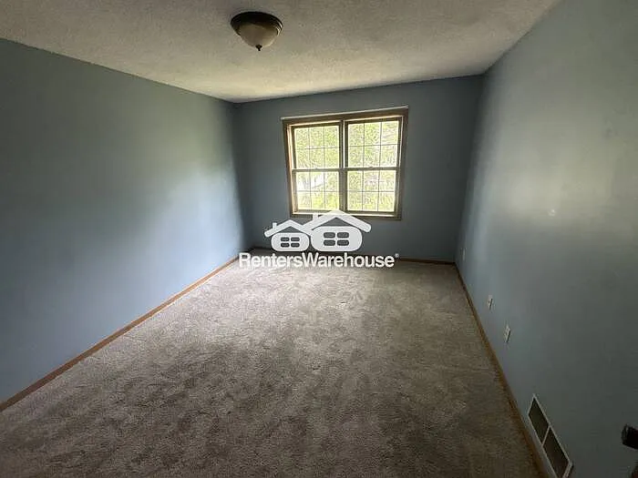 301 Kathy Ln NE — Photo 12