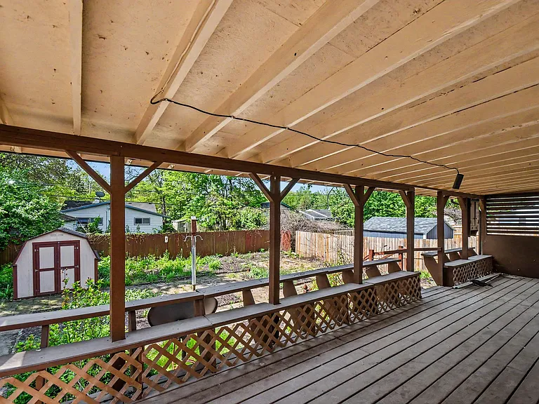 2527 Riverside Dr — Photo 15