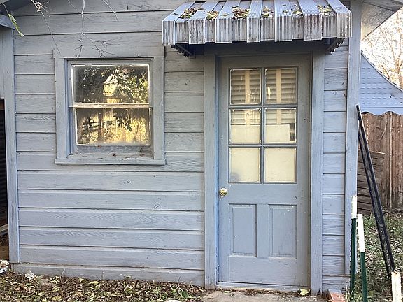 3rd image of 108 N Ash St