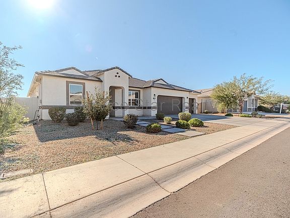 3rd image of 1025 W Castle Ct