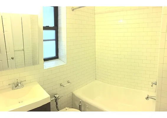 Rented by Your Vanity Realty | media 6