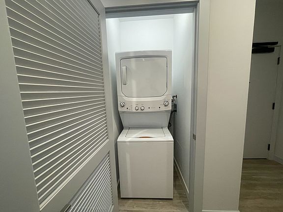 5th image of 328 S Wells St #1203