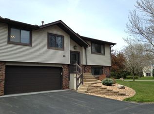 606 Donegal Cir, Shoreview, MN 55126