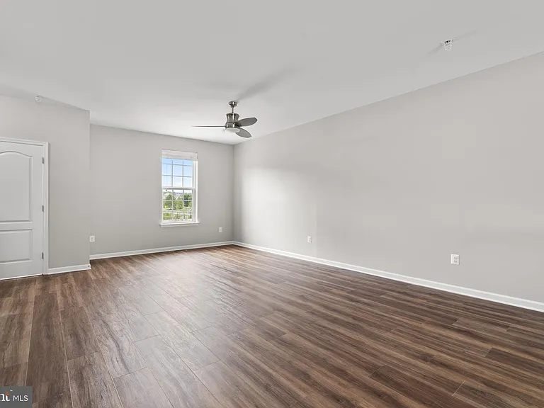 9442 Adelaide Ln — Photo 3