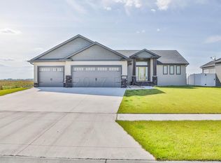 5467 43rd St S, Fargo, ND 58104
