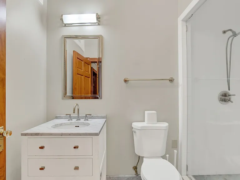 226 W Broughton St #2B — Photo 8