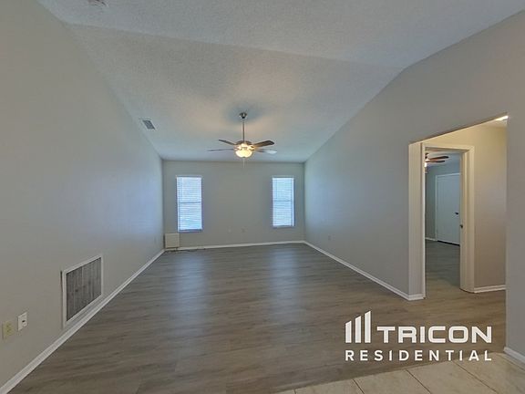 3rd image of 2273 Seward Cir