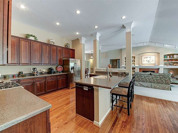 3rd image of 9915 Burleigh Ln
