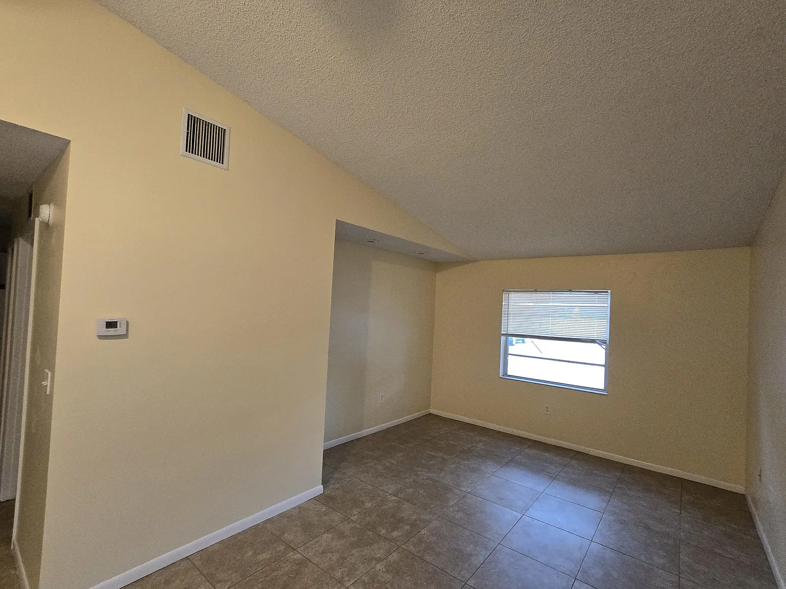 2 bed, 1.5 bath, 660 sqft, $1,350 — Photo 2
