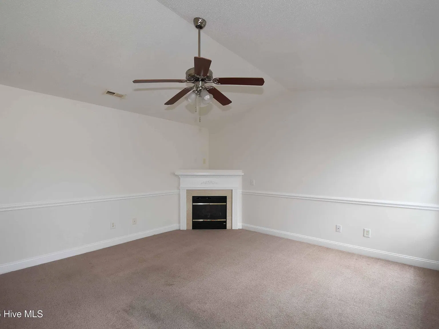 3 bed, 2.0 bath, $1,600 — Photo 2