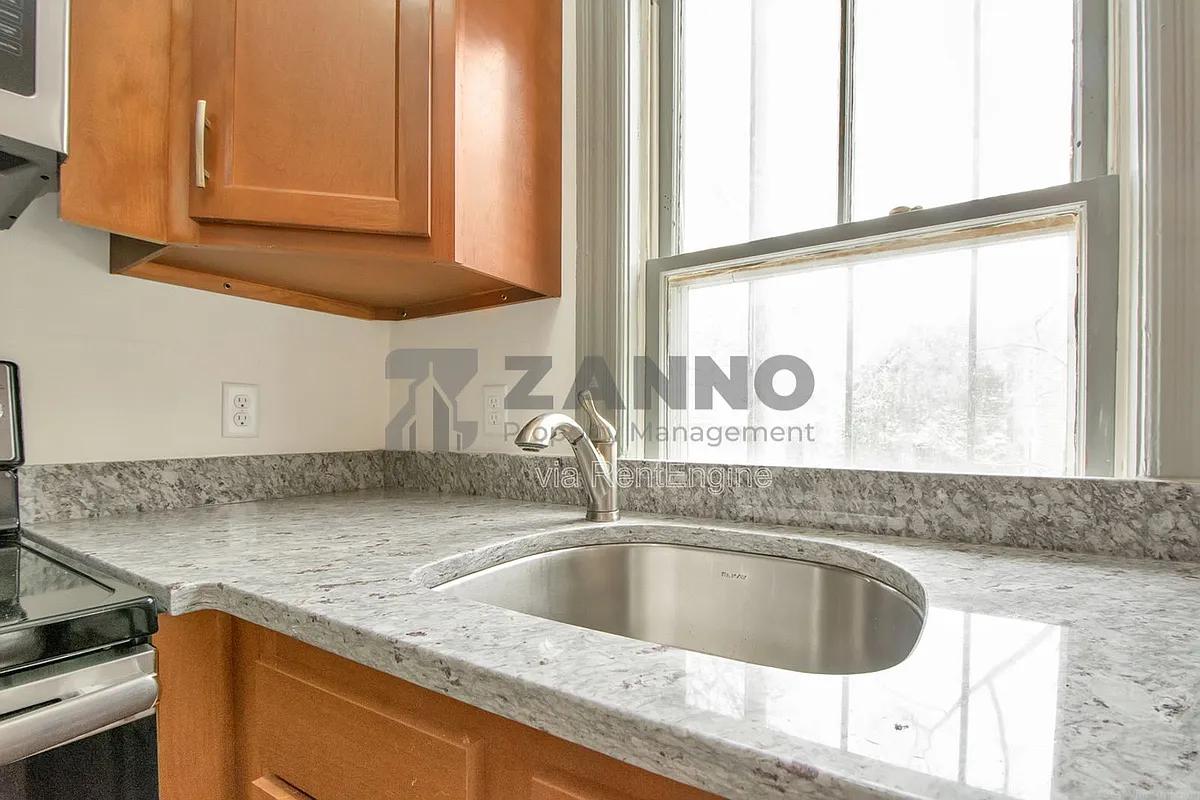 Building Photo - 19 Arnold St #1