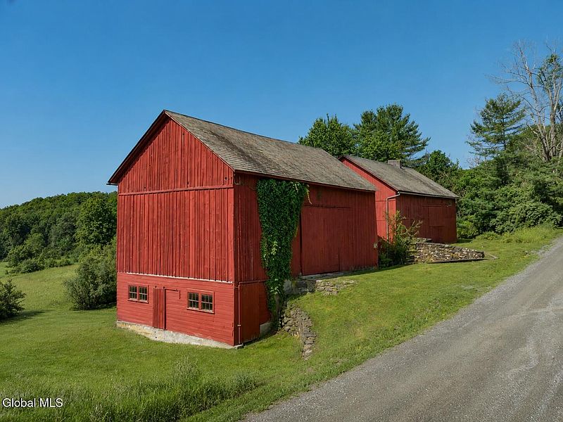 2nd image of 252 Tingue Road
